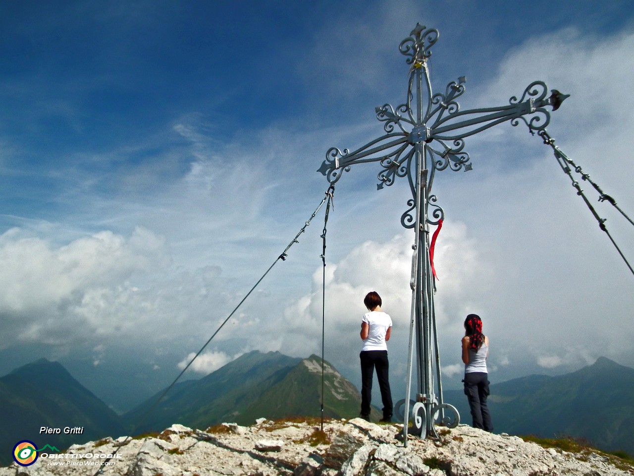 40 La bella croce di vetta  del CAI di Zogno.JPG